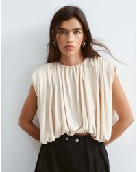 ARRANGE - Strong Shoulder Ruched Tee - Lyst
