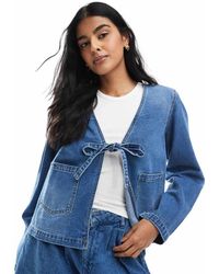 ONLY - Chaqueta Vaquera Azul Medio Estilo Camisa De Corte Cuadrado Con Lazada Delantera De - Lyst