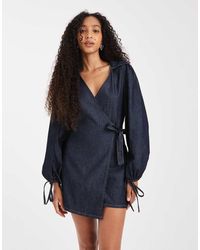 ASOS - Vestido Vaquero Corto Cruzado Con Enjuagado Y Mangas Globo De -Azul Marino - Lyst