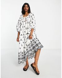 TOPSHOP - Robe mi-longue à enfiler en broderie anglaise avec coutures es contrastantes - ivoire - Lyst