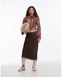 ASOS - Jupe mi-longue en satin coupé en biais avec bordures en dentelle - chocolat - Lyst