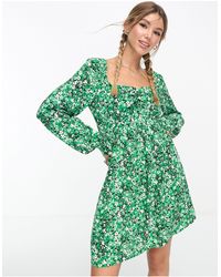 Vero Moda - Exclusivité - robe courte froncée devant à manches longues et motif à fleurs - Lyst
