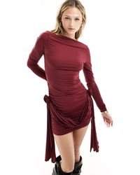 Lioness - Vestido corto rojo oscuro drapeado con detalle floral - Lyst