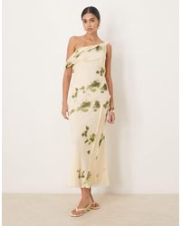 ASOS - Robe mi-longue à encolure asymétrique torsadée et imprimé vert flou - crème - Lyst