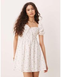 Glamorous - Vestido Corto Rosa De Estilo Mesonera Con Estampado De Florecitas Y Mangas Abullonadas De - Lyst