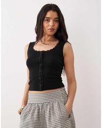 Miss Selfridge - Canotta Nera Traforata Con Bottoni E Finiture - Lyst