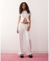 Lioness - Jeans Con Fondo Ampio A Vita Bassa Bianchi Con Laccio - Lyst