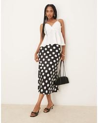 Y.A.S - Falda Midi Negra Y Blanca Con Estampado De Lunares De Satén De - Lyst