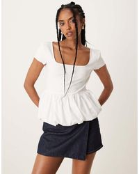 Mango - Top A Maniche Corte Con Volant Sul Fondo E Scollo Quadrato - Lyst