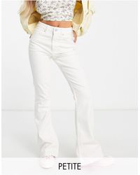 New Look - Jeans a zampa bianchi a vita medio alta - Lyst