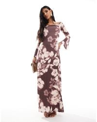 ASOS - – langärmliges maxikleid mit carmen-ausschnitt, mittigem zierausschnitt und verschwommenem blumenmuster - Lyst