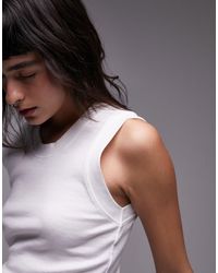 TOPSHOP - Camiseta blanca sin mangas con cuello ancho subido - Lyst