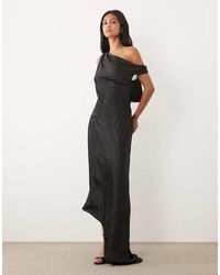 JW PEI - Asymmetrische Satijnen Maxi Jurk Met Blote Schouder En Drapering - Lyst