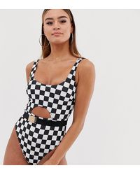 Wolf & Whistle – Fuller Bust – Exklusiver Badeanzug mit Schachbrettmuster und Cutout, D - F Cup - Schwarz