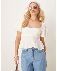 Gina Tricot - Top texturé en jersey avec manches bouffantes et ourlet à basque - écru - Lyst