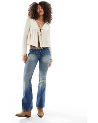 Miss Selfridge - Top Peplo A Maniche Lunghe Color Crema Con Laccio Sul Davanti - Lyst