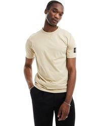 Calvin Klein - T-shirt avec écusson à logo - beige - Lyst