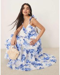 Nobody's Child - Vestido Midi Blanco Escalonado Con Estampado Floral Azul Y Mangas De Volantes Rhys De - Lyst
