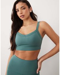 4505 - Icon Active Medium Support Sports Bra With Removable Padding And Adjustable Straps - Lyst