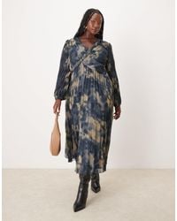 ASOS - Asos design curve – plissee-midikleid mit verdrehtem detail, gewickelter vorderseite und verschwommenem blumenmuster - Lyst