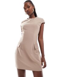 Kaiia - Exclusivité - - robe courte ajustée avec mancherons et poches - taupe - Lyst