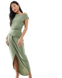 TFNC London - Vestito Lungo Da Damigella Scuro Con Scollo A Barchetta E Dettagli Arricciati - Lyst