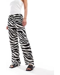 Vero Moda - – easy – hose mit weitem bein, tunnelzug-bund und zebramuster - Lyst