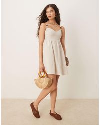 Abercrombie & Fitch - Robe babydoll courte à fines bretelles et décolleté en cœur - crème - Lyst