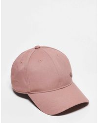 adidas Originals - Everyday icons - casquette à logo trèfle en métal ton sur ton - argile chaud - Lyst