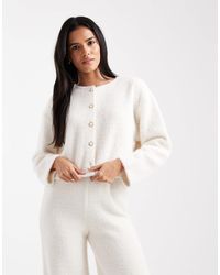 Miss Selfridge - – aufgerautes oberteil mit rippmuster und durchgehender knopfleiste mit perlenknöpfen - Lyst