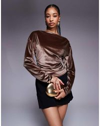 ASOS - Getailleerde Asymmetrische Top Van Fluweel Met Blote Schouders - Lyst