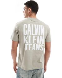 Calvin Klein - T-Shirt Color Pietra Con Logo E Stampa Effetto Pittura Sul Retro - Lyst