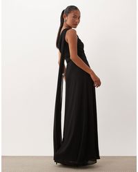 TFNC London - Robe longue en mousseline drapée à épaule dénudée et taille torsadée - Lyst