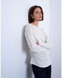 TOPSHOP - Top asymétrique à manches longues et encolure bateau - cassé - Lyst