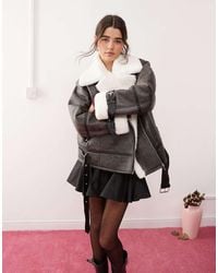 Miss Selfridge - Chaqueta De Aviador Negra De Cuero Sintético Efecto Desgastado Con Ribetes En Contraste De - Lyst