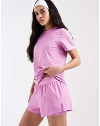 Nike - Pantalones Cortos Rosas 2 En 1 De Talle Medio Swift Dri-Fit De - Lyst