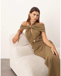 ARRANGE - Vestito Lungo Allacciato Al Collo Oliva Con Spalle Scoperte E Dettagli - Lyst
