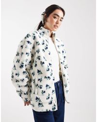Brave Soul - Ensemble polaire zippée à col montant et chouchou assorti avec imprimé floral - crème - Lyst