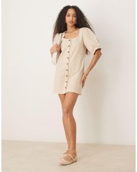 ASOS - Vestido Vaquero Corto Beis Con Mangas Abullonadas Y Botones De -Blanco - Lyst