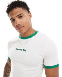 ASOS - Camiseta blanca ajustada con ribetes y estampado "mama's boy" en el pecho - Lyst
