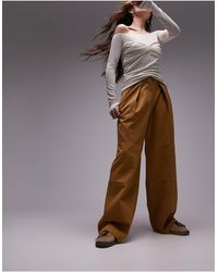 TOPSHOP - Pantaloni a fondo ampio sartoriali color sabbia con pinces e dettaglio sul fondo - Lyst