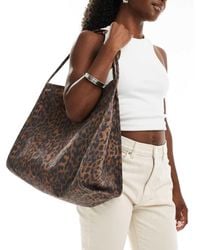 ASOS - Tote Tas Van Canvas Met Buisvormig Handvat En Luipaardprint - Lyst