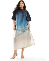 ASOS - Asos design curve - robe t-shirt mi-longue et oversize en satin - bleu dégradé - Lyst