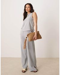 Vila - Pantalon ample d'ensemble en tissu texturé à rayures - et crème - Lyst