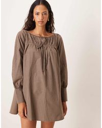 ASOS - Robe à carreaux courte avec manches blousantes et fronces - marron - Lyst