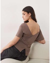 ASOS - Getailleerd T-Shirt Met Uitlopende Mouwen En V-Detail Aan De Voorkant - Lyst