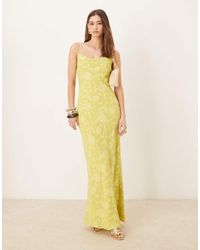 Pretty Lavish - Vestido Lencero Largo Amarillo Verdoso Con Cuello Desbocado De Jacquard De -Verde - Lyst