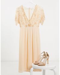 Frock and Frill 2 In 1 Geplooide Midi-jurk Met Geschulpte Voorkant En Versiering In Roze - Naturel