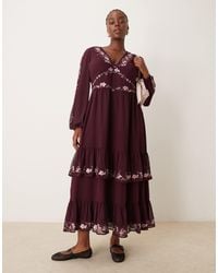 ASOS - Asos design curve - robe longue à manches longues et décolleté plongeant avec volants étagés et broderies - bordeaux - Lyst