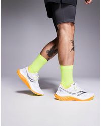Saucony - Zapatillas De Deporte Blancas Y Naranjas Para Correr Endorphin Speed 4 De - Lyst